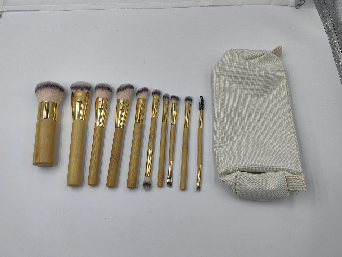 Bamboo Makeup Brush Set — 10 Pcs + Oxford Cloth Bag + 4 Sponges